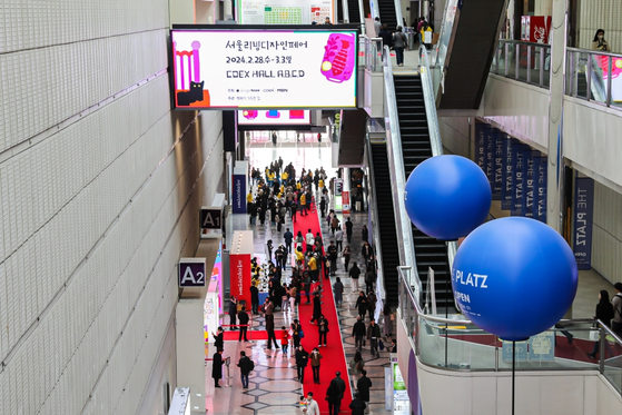 Visitors wait for the door to open for the 2024 Seoul Living Design Fair, which kicks off today. The fair runs through Mar. 3 at Coex, southern Seoul. [DESIGN HOUSE]
