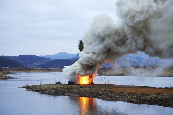 The artist's daljip is set on fire on Saturday in Cheongdo, North Gyeongsang. [SANGTAE KIM, COURTESY OF THE ARTIST AND JOHYUN GALLERY] 