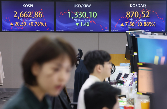 Screens in Hana Bank's trading room in central Seoul shows the stock market price as it opens on Monday. [YONHAP]