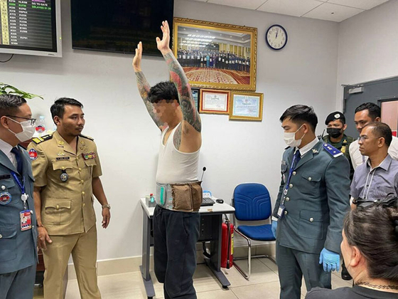 A Korean man is under the inspection for carrying narcotics at Phnom Penh International Airport in Cambodia. [KHMER TIMES]