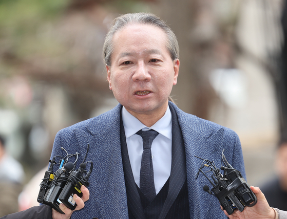 Joo Soo-ho, head of the committee’s public relations at the Korean Medical Association’s (KMA) emergency committee, attends a questioning at the Seoul Metropolitan Police Agency on Wednesday. [YONHAP]