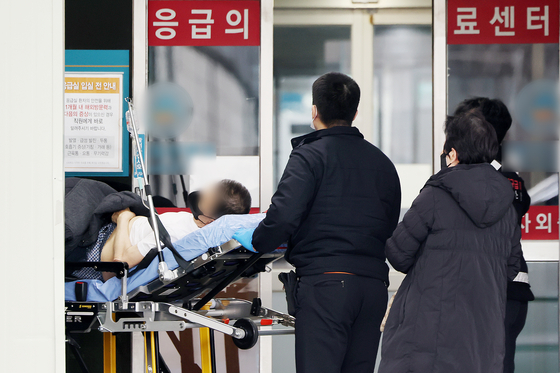 A patient is transported to an emergency room at general hospital in Seoul on Thursday morning. [NEWS1]