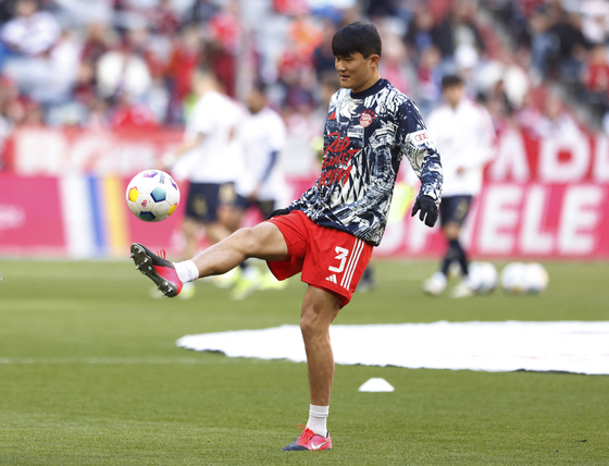 Bayern Munich's Kim Min-jae during the warm up before the match.  [REUTERS/YONHAP]