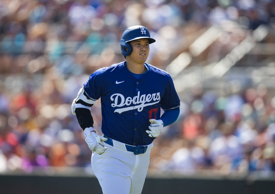 Mar 13, 2024; Phoenix, Arizona, USA; Los Angeles Dodgers designated hitter Shohei Ohtani faces the Seattle Mariners during a spring training game in Phoenix, Arizona on March 13. [USA TODAY/YONHAP]