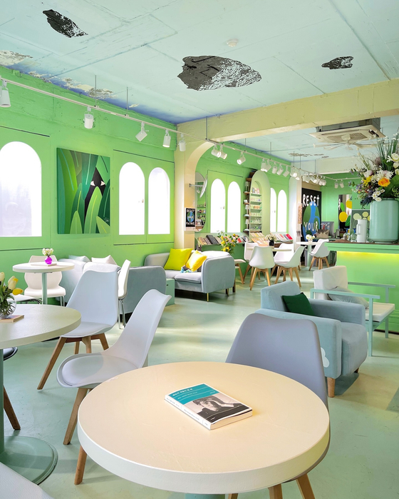 Art x Shift in Jung District, central Seoul is an art gallery cafe that mixes up vibrant colors accordingly to the exhibitions it conducts. [OFFICIAL INSTAGRAM PAGE] 