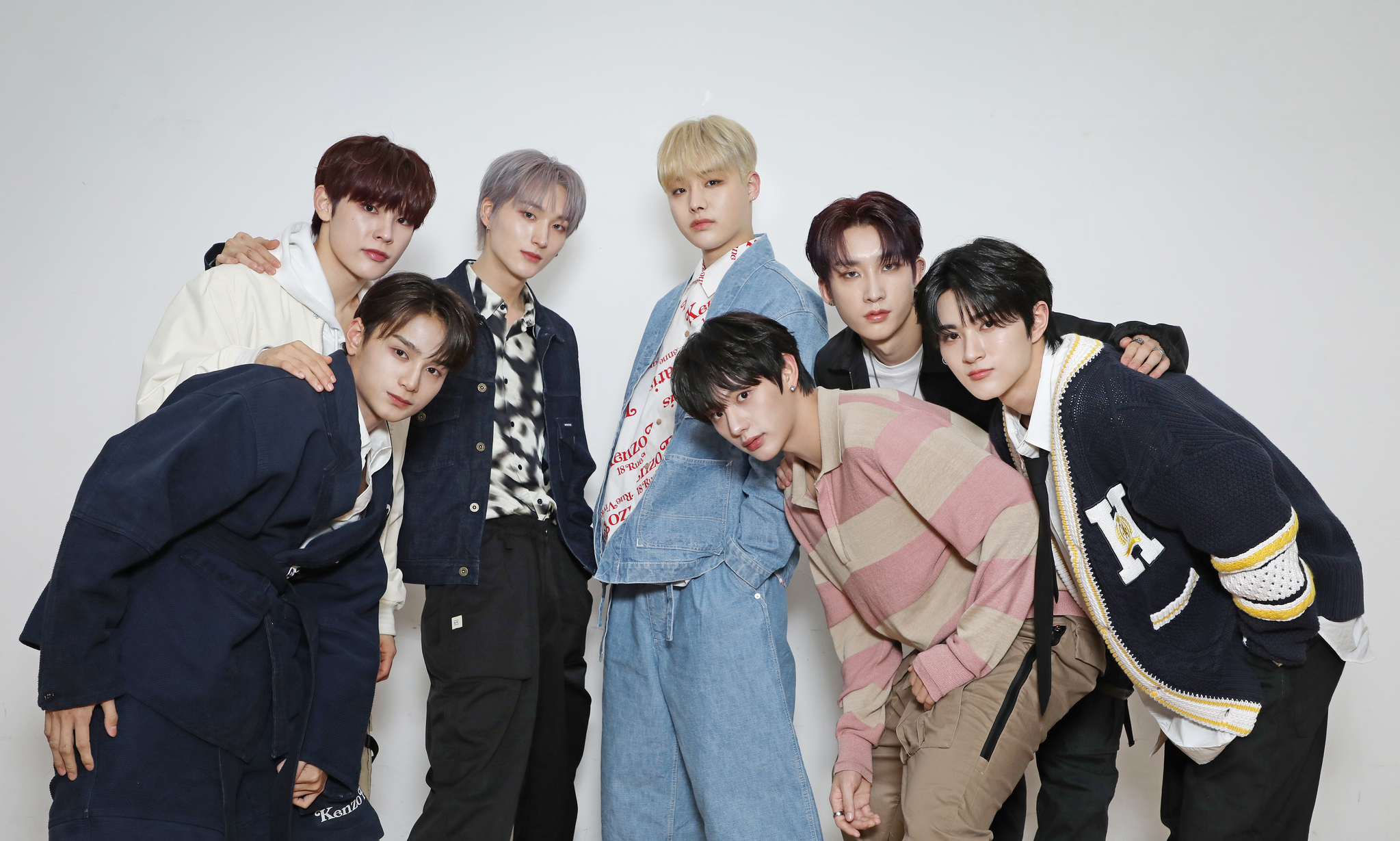 Members of boy band Xodiac pose for photos during an interview with the Korea JoongAng Daily on March 12 in western Seoul. [PARK SANG-MOON]