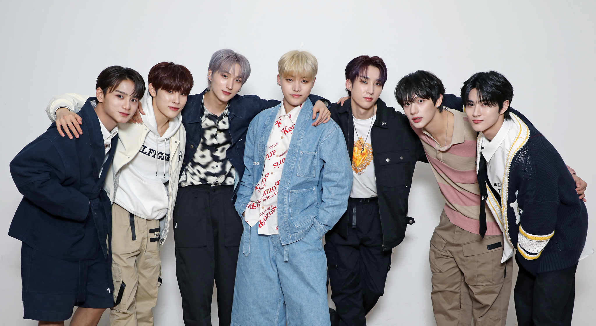 Members of boy band Xodiac pose for photos during an interview with the Korea JoongAng Daily on March 12 in western Seoul. [PARK SANG-MOON]