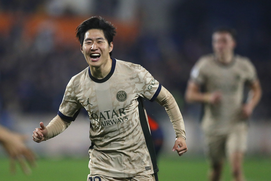 Lee Kang-In of Paris Saint-Germain celebrates scoring during a Ligue 1 match against Montpellier on Sunday. [EPA/YONHAP] 
