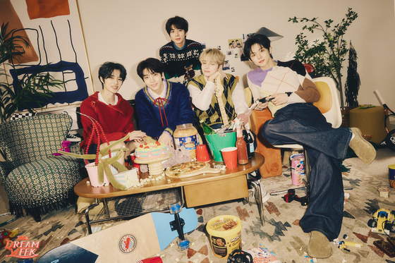 Boy band Tomorrow X Together [BIGHIT MUSIC]