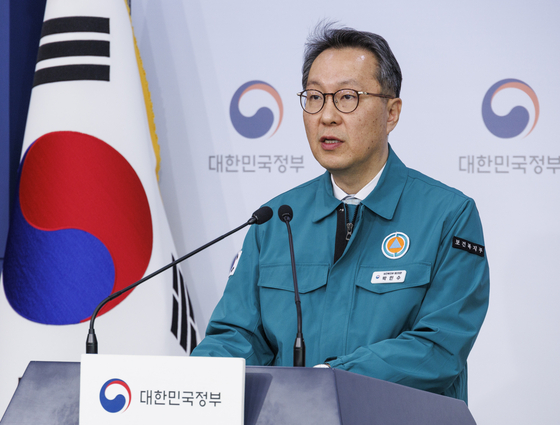 Second Vice Health Minister Park Min-soo speaks during a briefing at the governmental complex in central Seoul on Thursday. [YONHAP] 