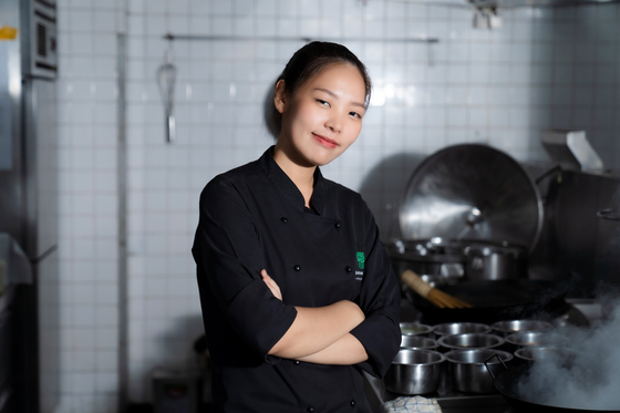 Dubbed the Saffron X Granum Weekend Table, the promotion starting April 6 invites Tipaporn Phianthon, head chef of modern Thai restaurant Saffron inside Banyan Tree Phuket, to Seoul Banyan’s all-day dining restaurant Granum Dining Lounge. [BANYAN TREE CLUB & SPA SEOUL]