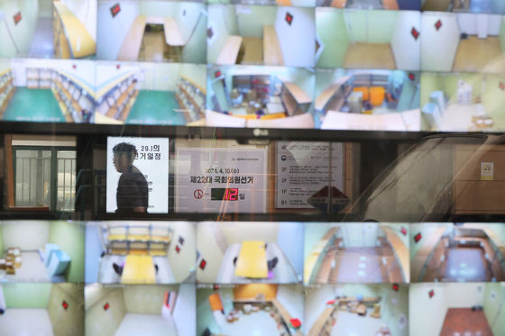 A sign outside the ballot box surveillance room at the Seoul branch of the National Election Commission in Jongno District on Friday indicates that 12 days remain before polls open for the general election. [YONHAP]