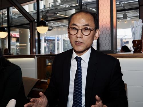 Ko Hak-soo, chair of the Personal Information Protection Commision, speaks during a meeting with reporters in Washington on Wednesday. [YONHAP]