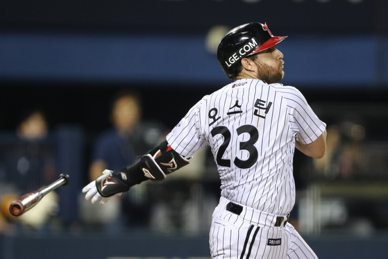 LG Twins outfielder Austin Dean flips his bat after hitting an RBI double during a KBO game against the Hanwha Eagles at Jamsil Baseball Stadium in southern Seoul on Sept. 1, 2023. [NEWS1]  