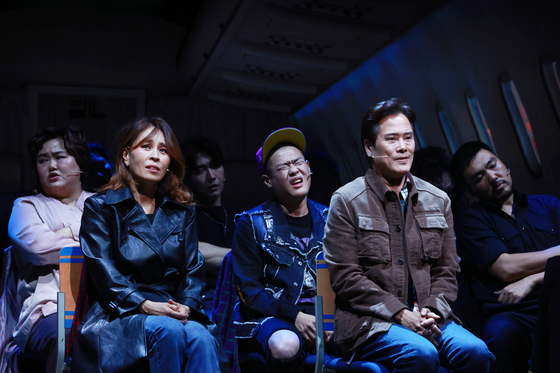 The Korean production of "Come From Away" portrays people on a U.S.-bound plane that made an emergency landing in Newfoundland, Canada, after the Sept. 11 terrorist attack. [YONHAP]