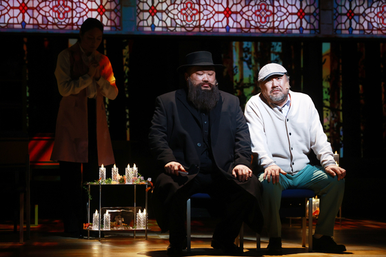 Actor Lee Jeong-su, left, as a rabbi and Ko Chang-seok as a Gander resident pray together inside a church during a scene of the Korean production of the musical "Come From Away," playing at the Kwanglim Arts Center BBCH Hall in Gangnam District, southern Seoul, through Feb. 18. [YONHAP]