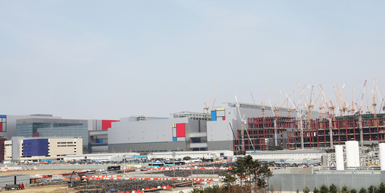 Samsung Electronics' chip manufacturing facilities in Pyeongtaek, Gyeonggi [YONHAP]