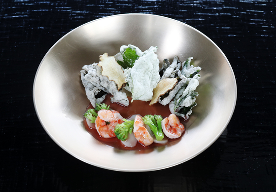 Seaweed buggak, or fried seaweed, at Cho Hee suk's now-closed Hansikgonggan in central Seoul [JOONGANG PHOTO] [JOONGANG PHOTO]