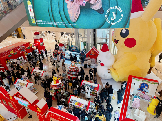 A Pokémon pop-up store held at Lotte World Mall in Songpa District, southern Seoul, bustles with a crowd of customers on Dec. 15, 2023. [LOTTE DEPARTMENT STORE]