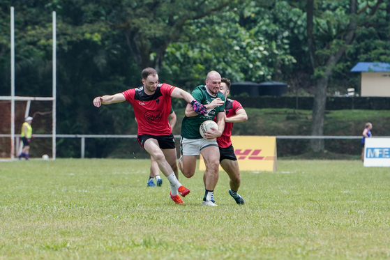 A member of the Seoul Gaels men's side, center, breaks through on the pitch. [TOM COYNER]