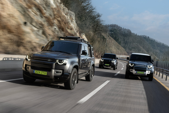 Defender SUVs are on the roads. [JLR KOREA]