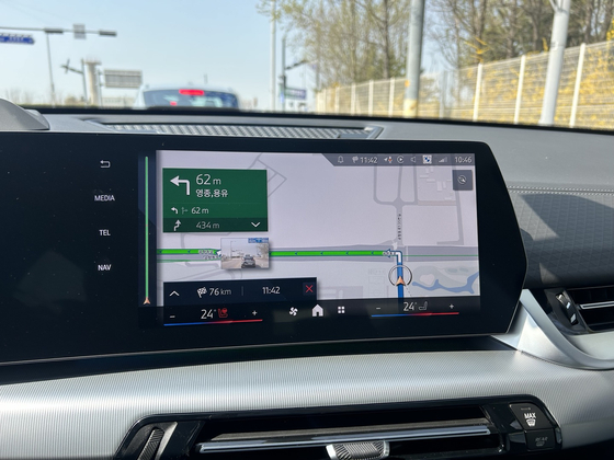 Ther X2 comes with the newly developed Korea-only navigation service, a collaboration between BMW and TMAP, a favored navigation application in the country. [SARAH CHEA]
