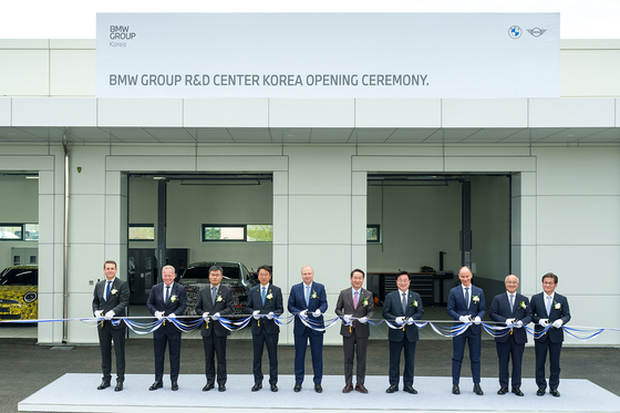 From left, Bernd Korber, senior vice president of brand and product management for BMW, Jean-Philippe Parain, senior vice president at BMW Group Asia-Pacific, Middle East, Eastern Europe and Africa, Oh Sang-ho, head of Korea Land & Housing Corporation Cheongna Yeongjong office, Lee Yong-woo, a lawmaker-elect representing Incheon’s Seo-B constituency, Jochen Goller, member of the BMW Group Board of Management for customer, brand and sales, Yoo Jung-bok, mayor of Incheon Metropolitan City, Yun Won-sok, commissioner of Incheon Free Economic Zone, Daniel Bottger, senior vice president of development total vehicle of BMW Group, Han Sang-yun, CEO of BMW Group Korea, Suk Sang-woo, president of Dongsung Motors, an authorized dealer of BMW, participate at the ribbon-cutting ceremony of BMW's opening of an upgraded R&D center in Cheongna, Incheon, on Monday. [BMW KOREA]