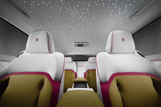  The illuminated stars printed on the roof [ROLLS-ROYCE MOTOR CARS]