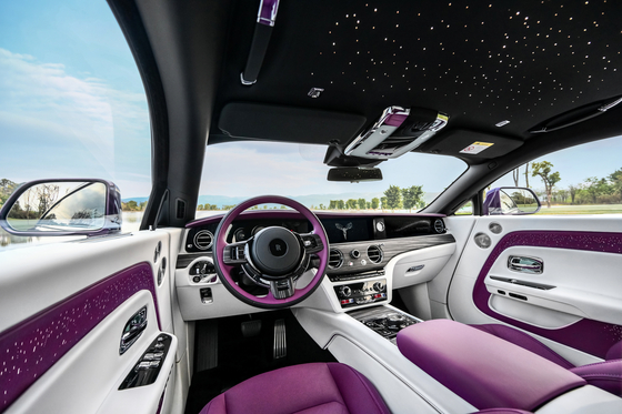 The illuminated stars printed on the roof and door [ROLLS-ROYCE MOTOR CARS]