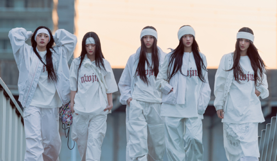 Girl group NewJeans [ADOR]