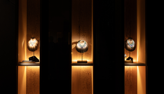 Installation view of "Cartier, Crystallization of Time" at the Dongdaemun Design Plaza in central Seoul. [JOONGANG ILBO]