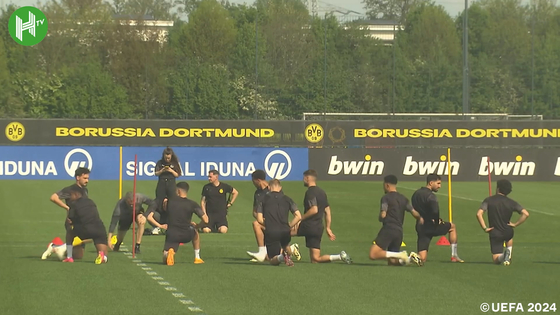 Borussia Dortmund players train ahead of the first leg of the Champions League semifinal against Paris Saint-Germain on Wednesday. [ONE FOOTBALL]  