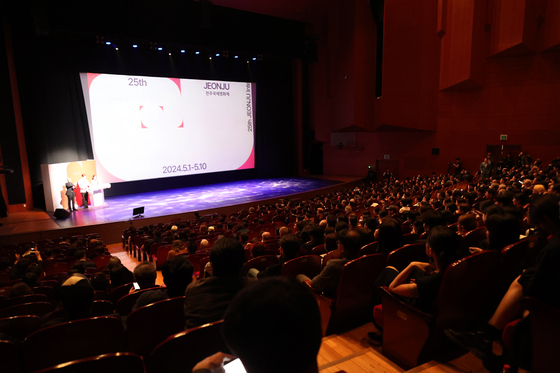 The Jeonju International Film Festival kicked off its 25th edition at Sori Arts Center in Jeonju on Wednesday. [YONHAP]