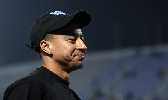 Jesse Lingard smiles after FC Seoul beat Suwon FC 2-0 in a K League 1 match at Suwon Sports Complex in Suwon, Gyeonggi on Tuesday. [NEWS1] 