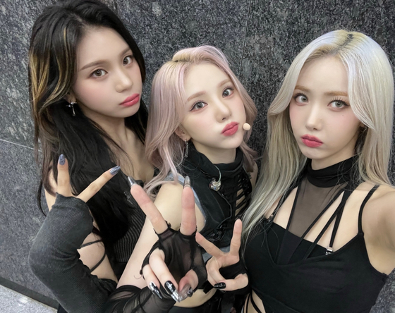 Girl group VIVIZ [BIG PLANET MADE]
