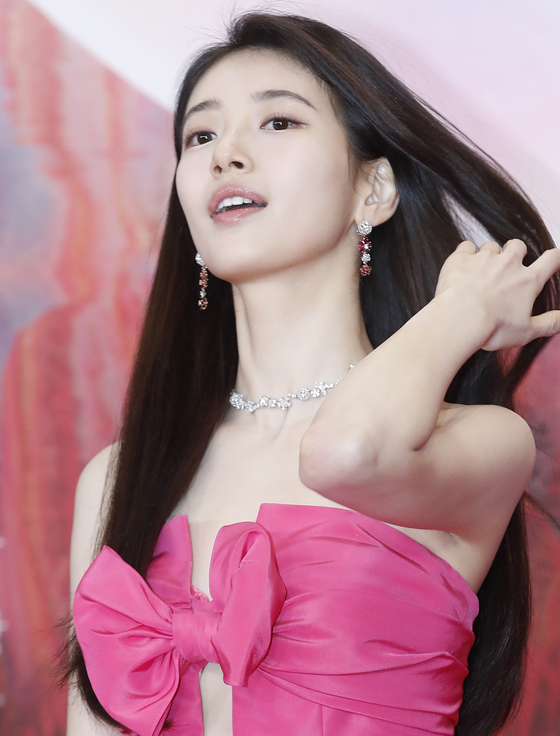 Singer and actor Bae Suzy, host of the 60th Baeksang Arts Awards [NEWS1]