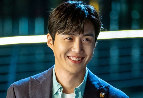 Actor Kim Seon-ho donated 100 million won ($73,200) for the self-reliance of aged-out orphans on his birthday on Wednesday. [TVN]