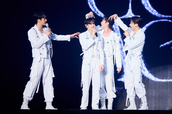 Boy band Highlight held its ″Lights Go On, Again″ concert at the KSPO Dome in Songa District, southern Seoul on Friday, Saturday and Sunday. ″Lights Go On, Again″ was the first time that Highlight was able to officially call themselves Beast, again, after coming to an agreement with Cube Entertainment in April. [AROUND US ENTERTAINMENT]