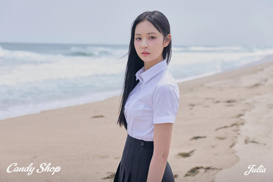 Julia is joining after former member Yuina had to go on a hiatus after health complications earlier this month on May 9. [BRAVE ENTERTAINMENT]