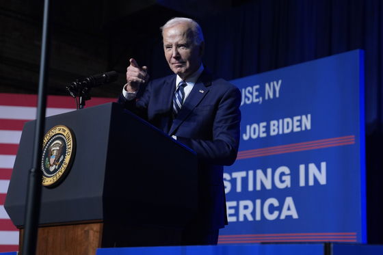 President Joe Biden delivers remarks on the Chips and Science Act at the Milton J. Rubenstein Museum on April 25 in Syracuse, New York. [AFP/YONHAP]