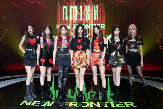 Girl group Nmixx poses during Monday's showcase for its second EP "Entwurf" at the Yes24 Live Hall in Gwangjin District, eastern Seoul. [JYP ENTERTAINMENT]