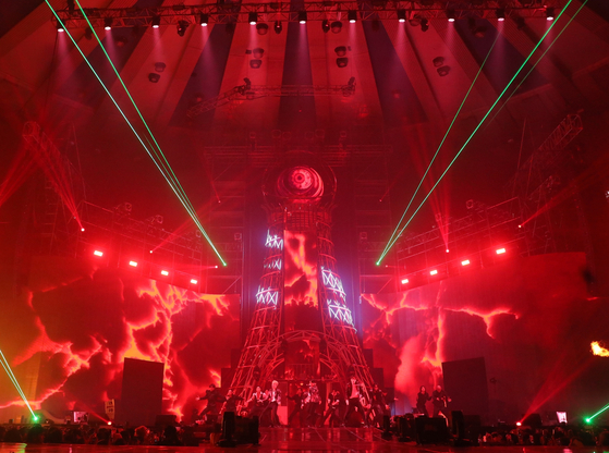  The 16-meter (52-foot)-tall Eye of Sauren-esque "Tower of Light" was installed at the back of the concert hall during Ateez's "Towards the Light: Will to Power" world tour concert held in southern Seoul over the weekend. [KQ ENTERTAINMENT]