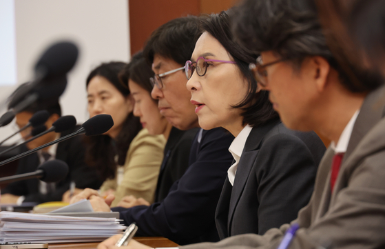 Second Vice Foreign Minister Kang In-sun speaks during an interagency meeting in Seoul on grant aid programs on May 9. [YONHAP]