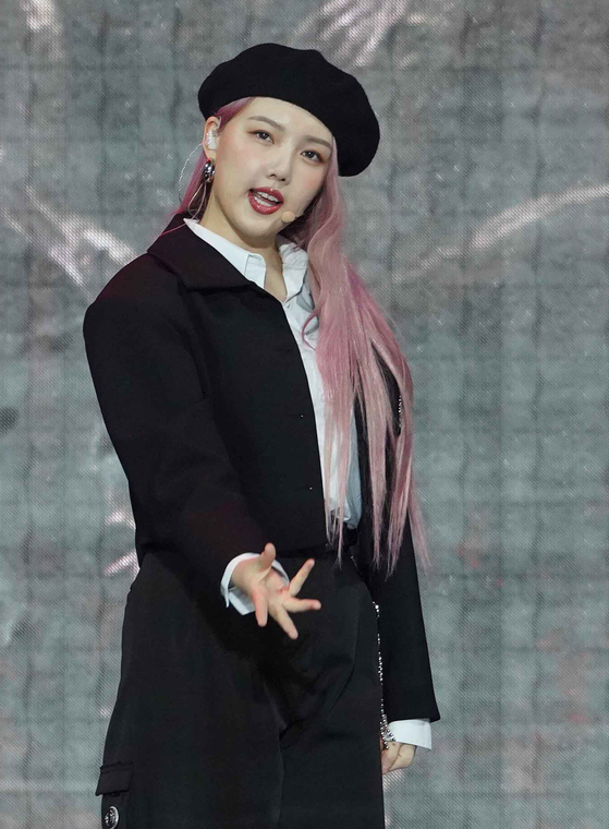 Yerin, a former member of disbanded girl group GFriend, is making a solo debut. [ILGAN SPORTS]