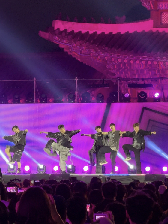 Boy band ATBO [DANIELA GONZALEZ PEREZ]