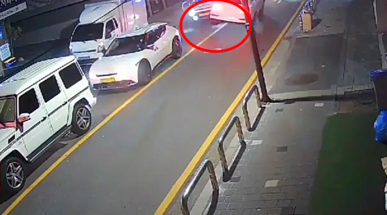 Kim was accused of driving into a taxi while under the influence on May 9 in Gangnam District, southern Seoul. After falsely blaming his manager, he subsequently turned himself in, and on Sunday, also admitted to the DUI charges. [JOONGANG ILBO]