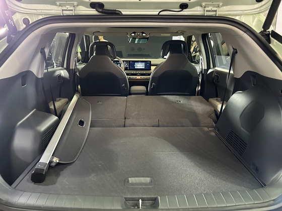Total trunk capacity comes in at 460 cubic liters (16 cubic feet) with a 25-liter ″frunk,″ a trunk in the front of a car. [SARAH CHEA]