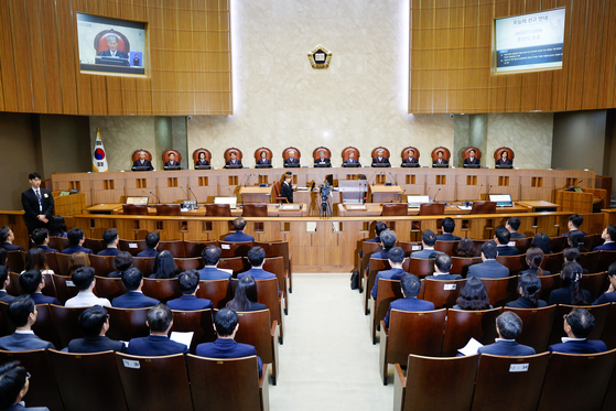 A total of 13 judges at the Supreme Court sit to rule on cases appealed to the court on Thursday in Seocho District, southern Seoul. [NEWS1] 