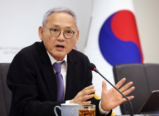 Minister of Culture, Sports and Tourism Yu In-chon explains the ministry's new department specializing in international cultural affairs and public relations in a press briefing on Thursday at the Museum of Modern and Contemporary Art (MMCA) Seoul branch in southern Seoul. [MINISTRY OF CULTURE, SPORTS AND TOURISM]