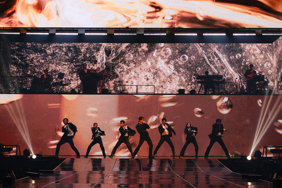 Monsta X's I.M. kicked off his first world tour, ″Off The Beat,″ at Jangchung Arena in central Seoul on Saturday and Sunday. [SONY MUSIC ENTERTAINMENT KOREA]